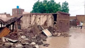 يالفيديو…شاهد انهيار مبنى بعد هطول أمطار عليه