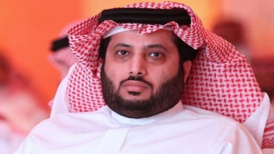 «آل الشيخ» يهاجم أحد حضور بموسم الرياض عن تصرف أسقط مُهرّج أرضًا