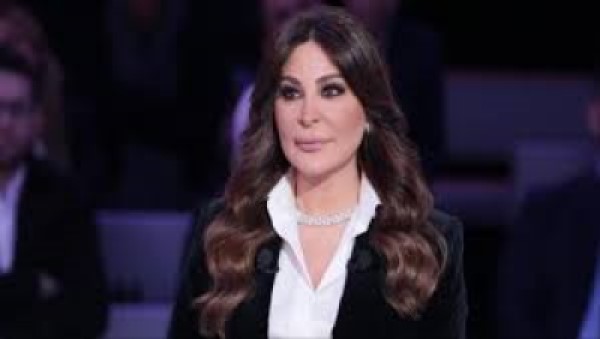 إليسا ترد على شائعة منعها من دخول السعودية