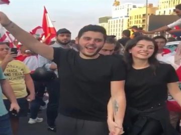 “ماريتا” ابنة الفنان عاصي الحلاني تشارك المظاهرات اللبنانية برقصة الدبكة