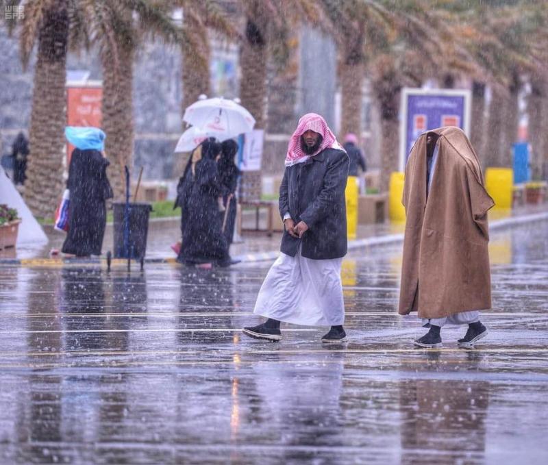 الأرصاد السعودية: هطول أمطار شديدة على جازان مع رياح نشطة