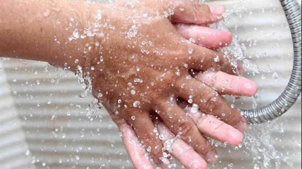 الإفتاء تحسم الجدل حول الوضوء دون ستر العورة في الحمام